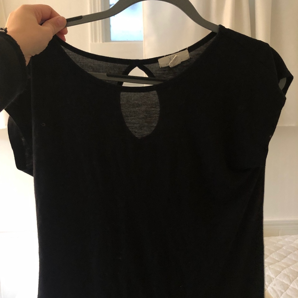 Forever21 basics black shirt with hole back small